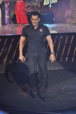 Salman Khan at COLORS India_s Got Talent Season 3 in Filmcity, Goregaon on 22nd Aug 2011 (25).JPG